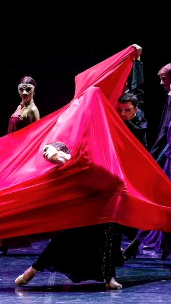 Премьера балета Эйфмана 'Красная Жизель' в Петербурге с участием Виктории Мокроусовой и Мары Тудосе