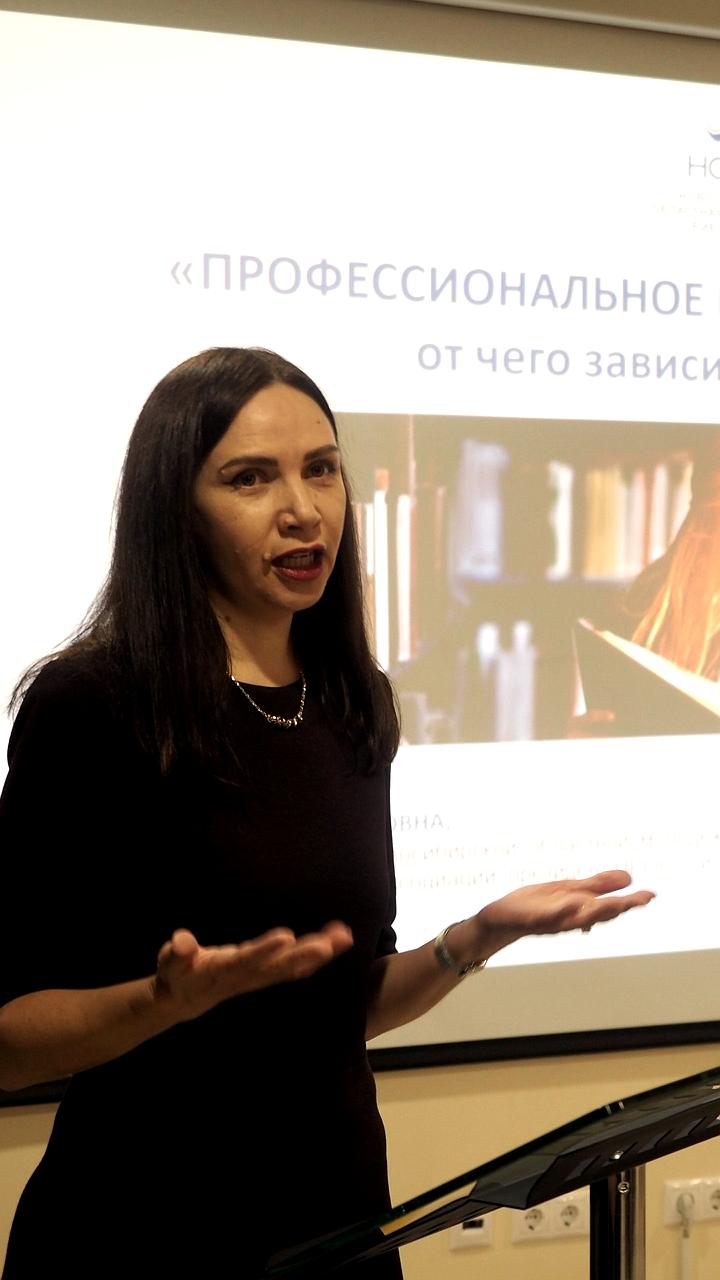 В Новом Уренгое пройдет конкурс 'Библиотекарь года 2025' с денежным призом