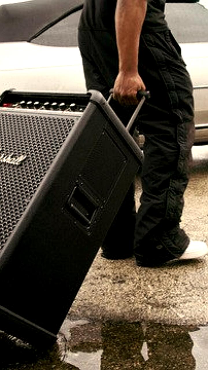 Marshall анонсировала колонку Bromley 750 с LED-подсветкой и длительным временем работы