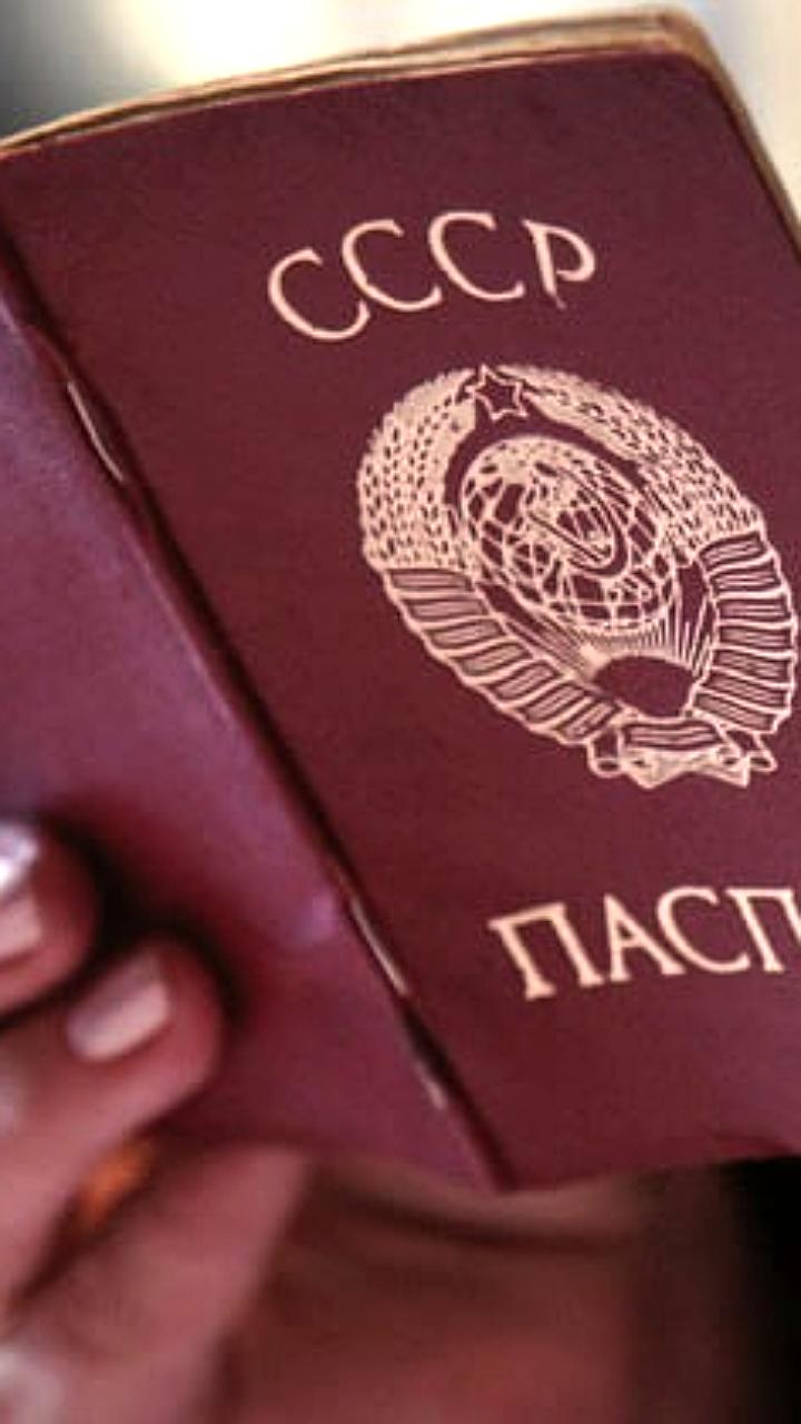 Введение паспортной системы в СССР: шаг к свободе передвижения для колхозников