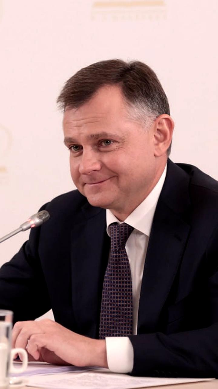 Губернатор Юрий Слюсарь усыновил собаку по кличке Каштанка из приюта