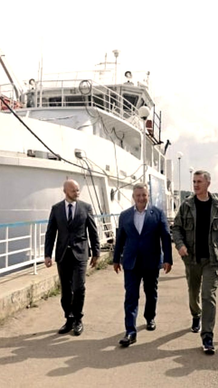 Дмитрий Патрушев осмотрел строящееся научное судно Викентий Зайцев в Иркутской области