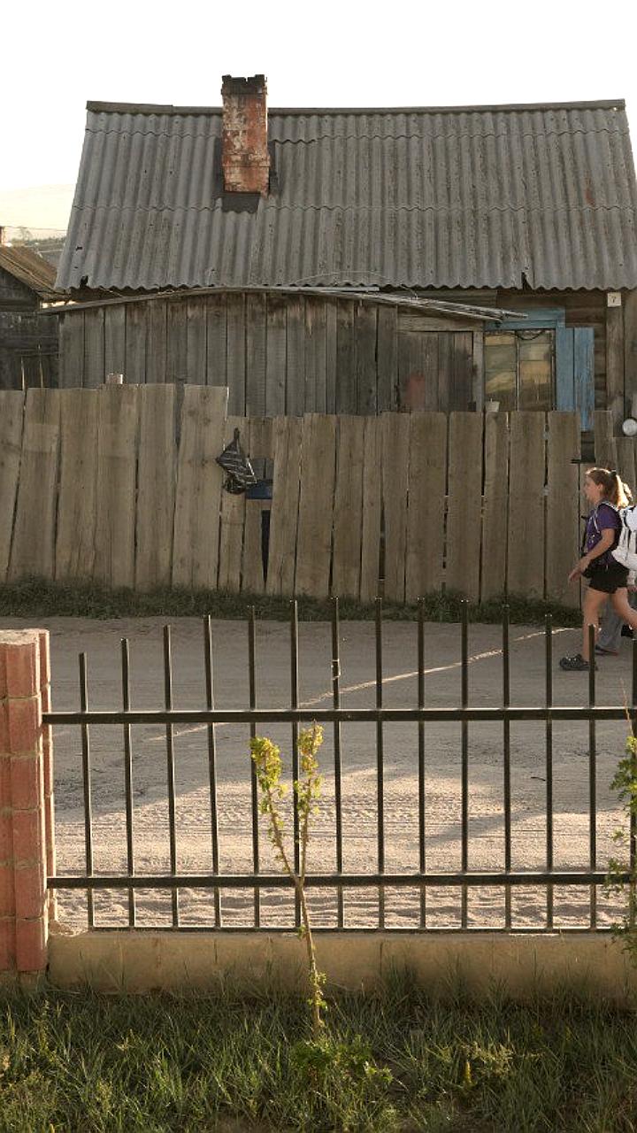 На Ольхоне и в Барнауле проходят акции по обновлению фасадов домов