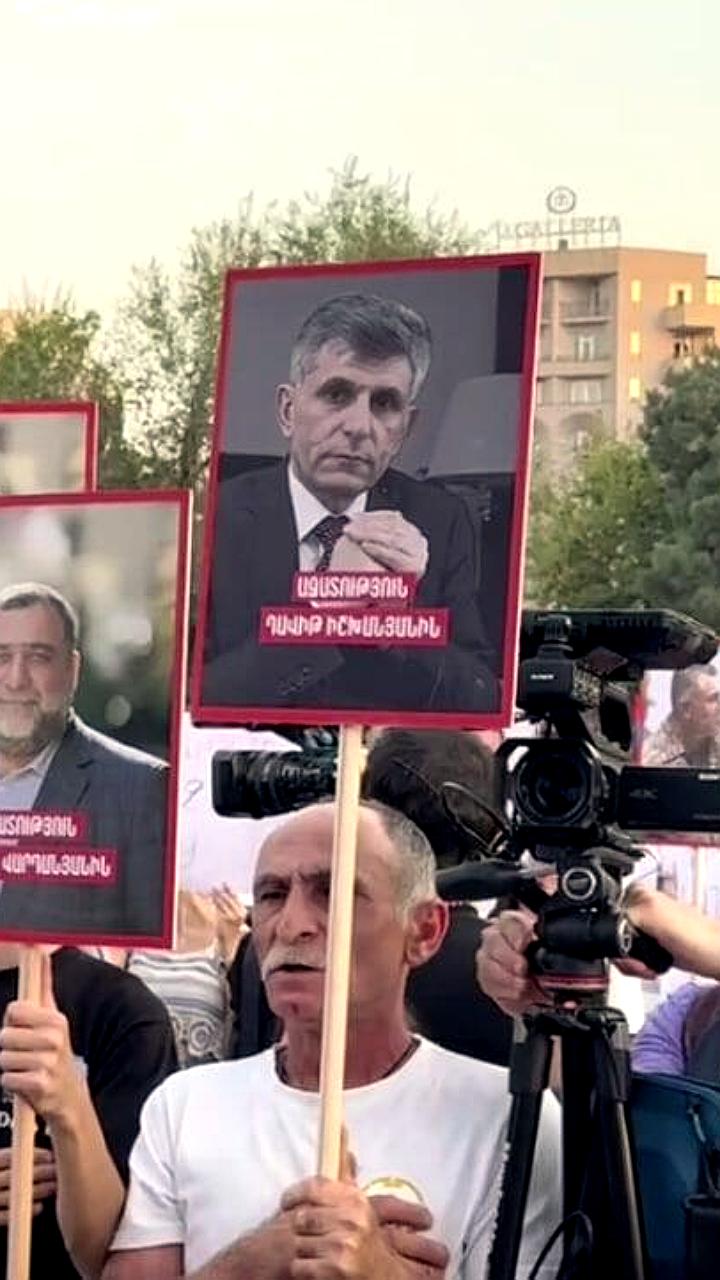 Армения и Арцах: Пашинян закрывает вопрос Арцаха, Шахраманян и Акопян требуют защиты прав