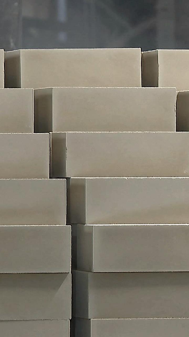 Инцидент с падением грузоподъемника в барнаульском магазине: пострадали сотрудники