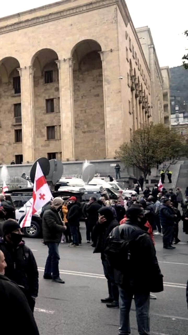 Грузинская комиссия обвинила Саакашвили в преступлениях во время его правления