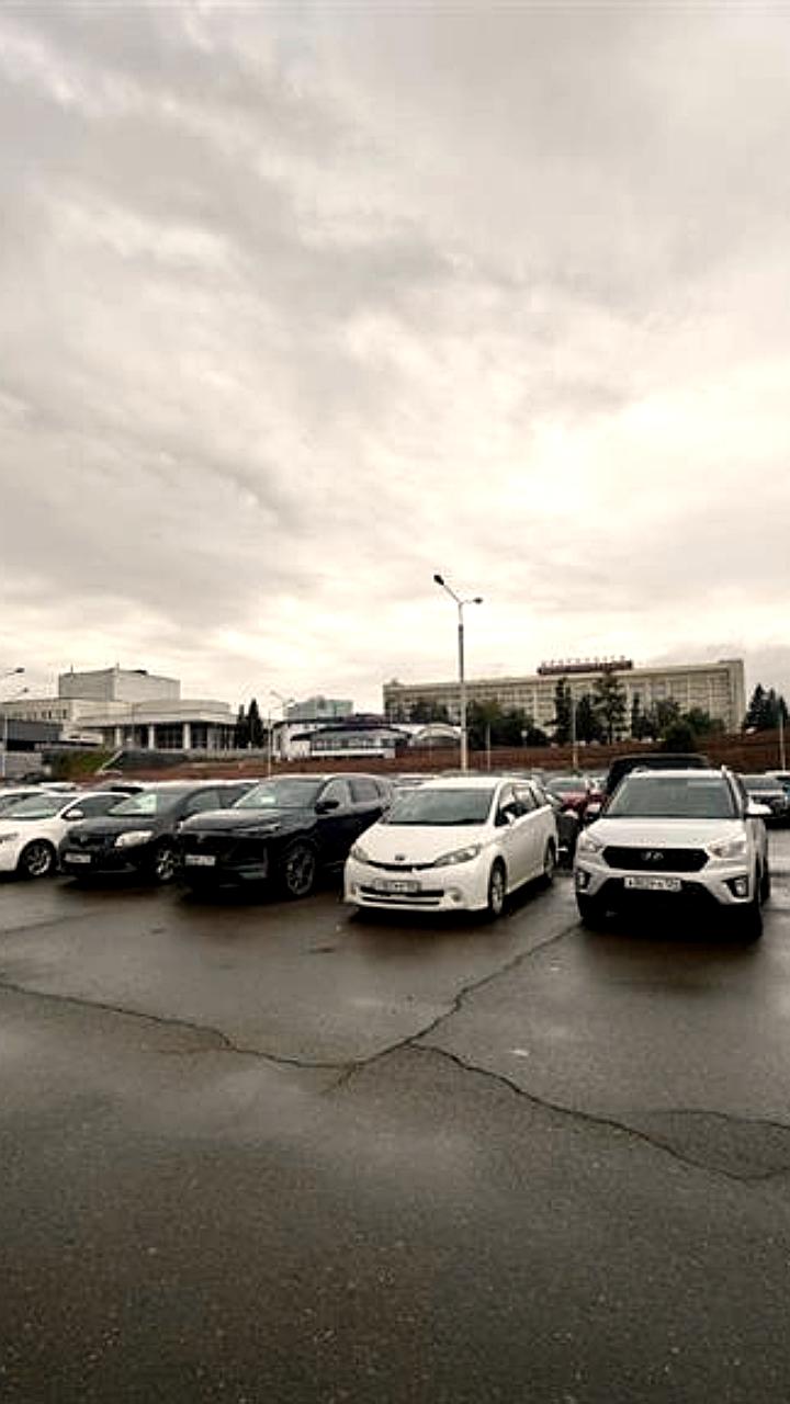 Платная парковка у Коммунального моста в Красноярске передана городу и стала дешевле