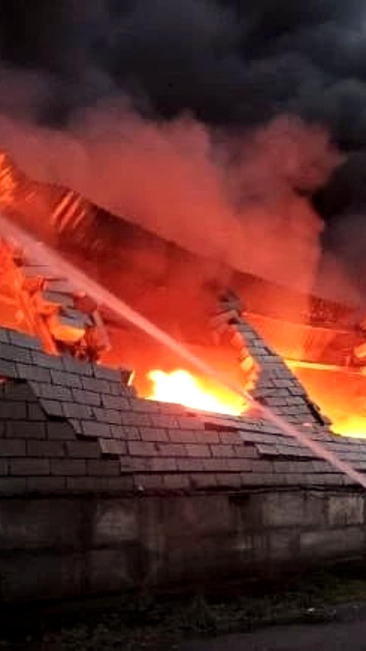 Пожар на предприятии в Златоусте охватил 450 квадратных метров