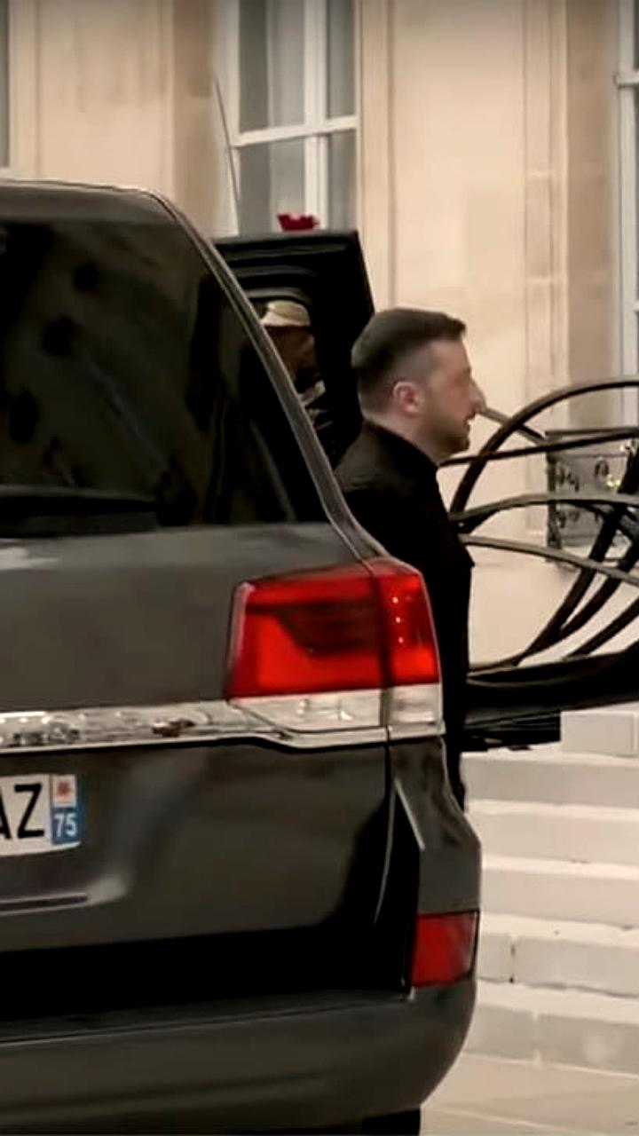Зеленский прибыл в Париж на увеличенном автомобиле для встречи с лидерами