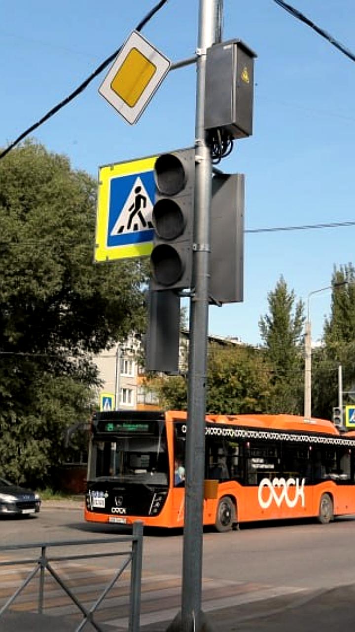 В Омске завершена приемка новых светофоров для повышения безопасности дорожного движения