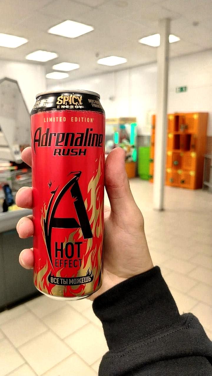 Энергетик Adrenaline Rush с острым вкусом поступил в продажу в России