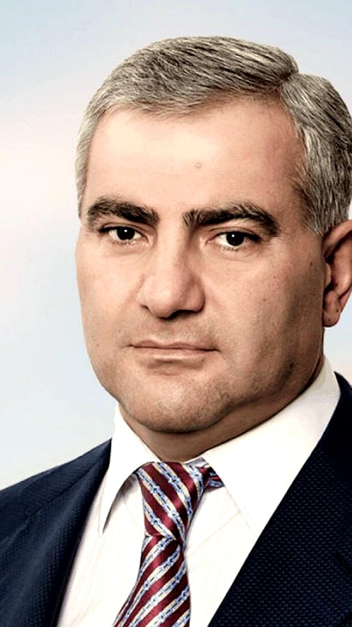 Самвел Карапетян подал иск против Давида Калашяна за клевету