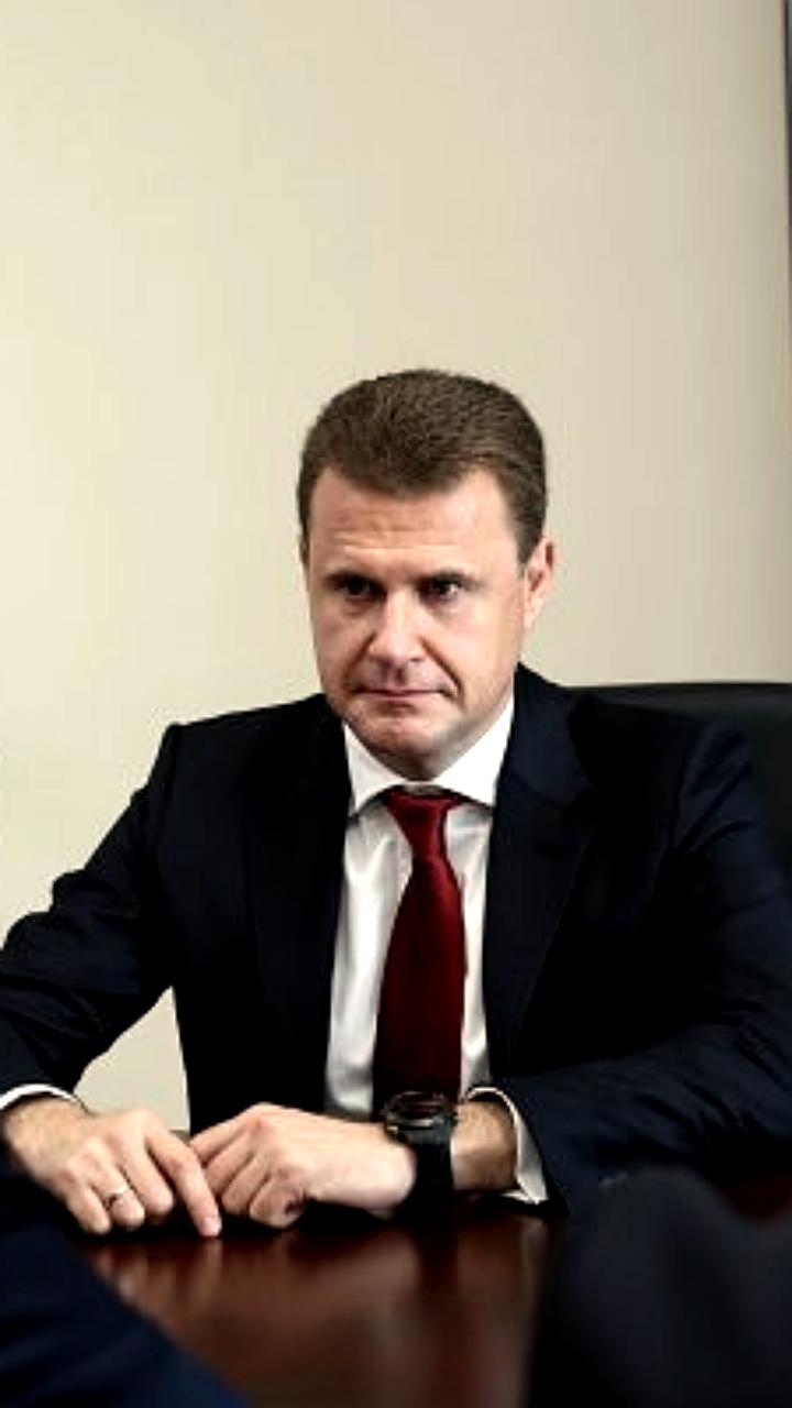 Ростислав Гольдштейн и Алексей Чекунков обсудили развитие Воркуты на Восточном экономическом форуме