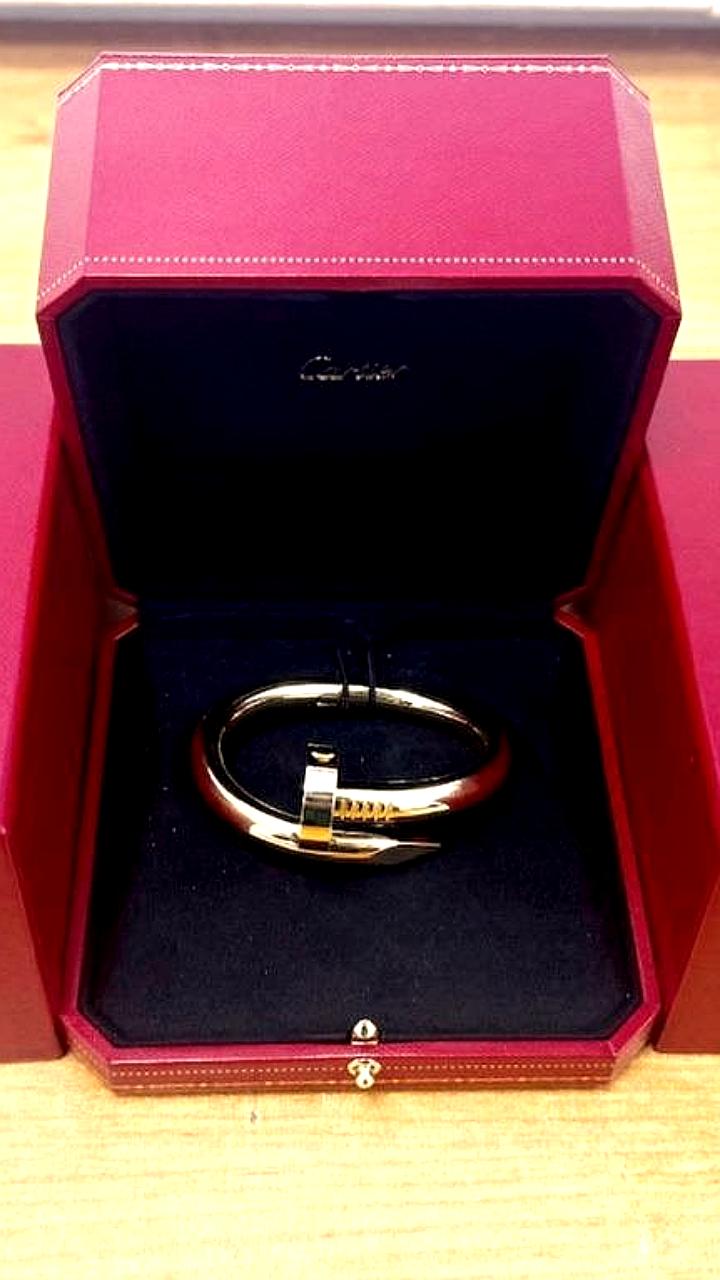 Таможенники в Сочи изъяли браслет Cartier стоимостью 5 миллионов рублей у пассажирки из Дубая