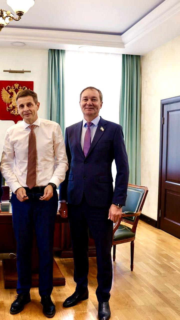 Алексей Лемин, мэр Абакана, отмечает юбилей с поздравлениями коллег