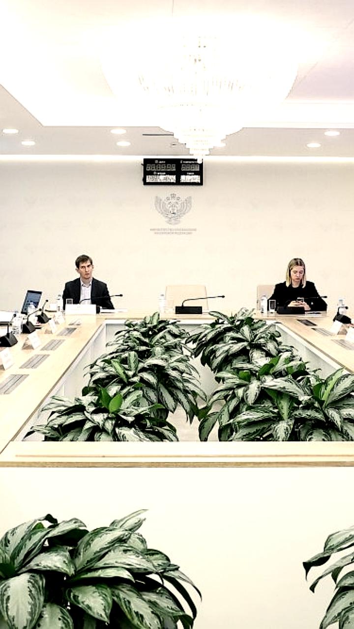 Минпросвещения продолжает эксперимент по ОГЭ в трех регионах