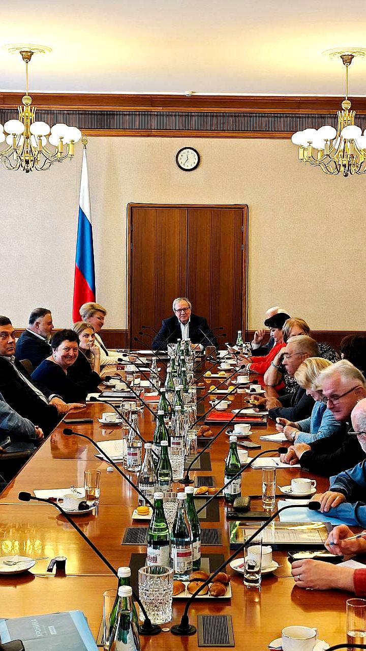 Глава СПЧ Валерий Фадеев обсудил внедрение оценки за поведение с Минпросвещения