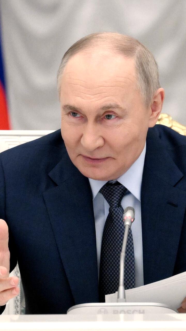 Путин подчеркивает приоритет поддержки семей с детьми на форуме в Санкт-Петербурге