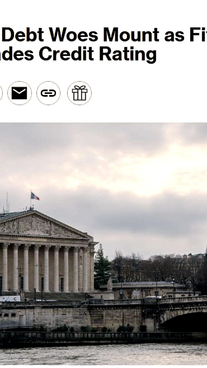 Fitch понизило кредитный рейтинг Франции на фоне политического кризиса