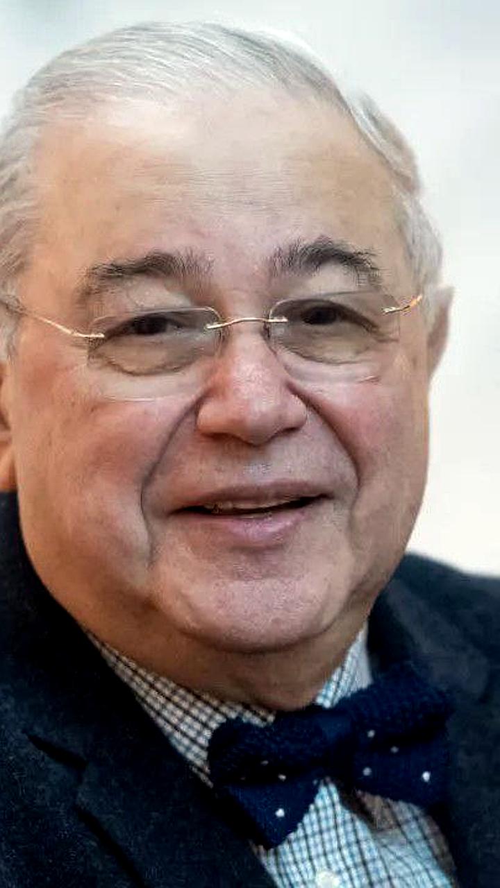 Евгений Петросян отмечает 80-летие с поздравлениями от жены и Владимира Путина