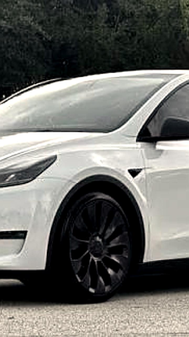 Расследование безопасности Tesla: проблемы с дверными ручками