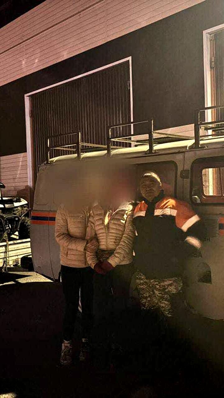 Спасатели помогли заблудившимся туристкам на Айгирских скалах