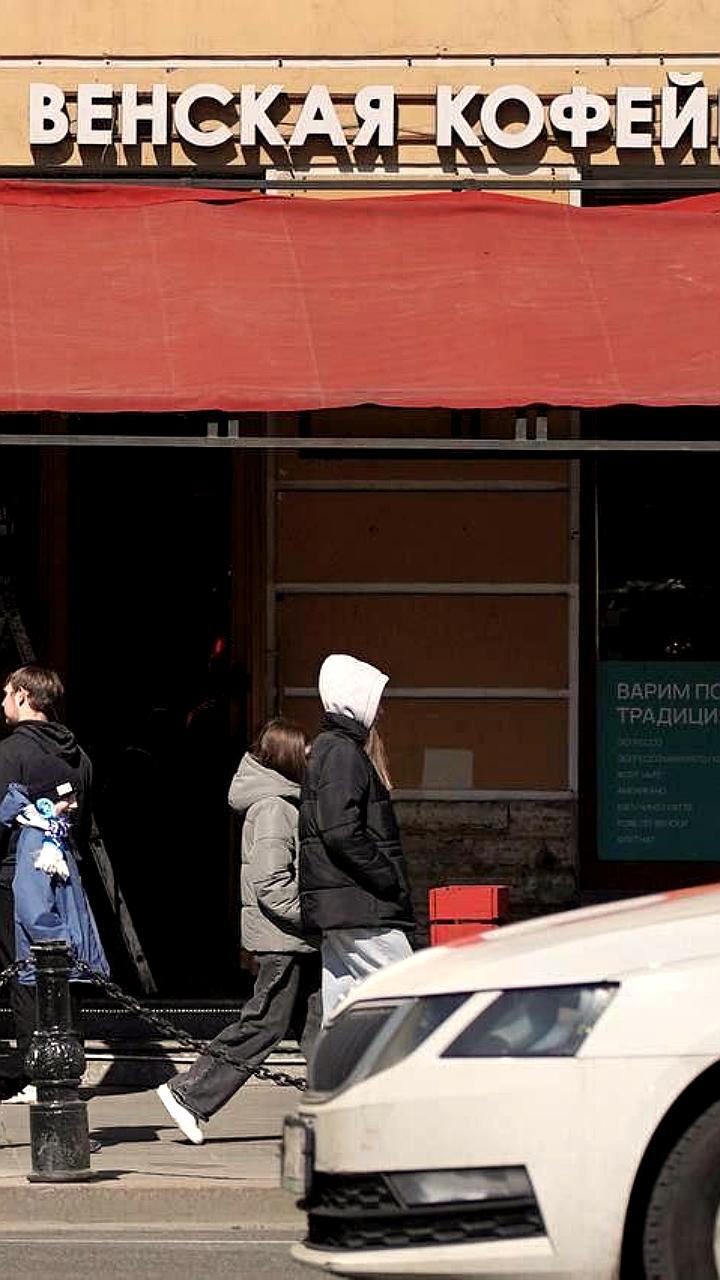 Власти Петербурга продлили запрет на летние кафе на Невском проспекте до 2026 года