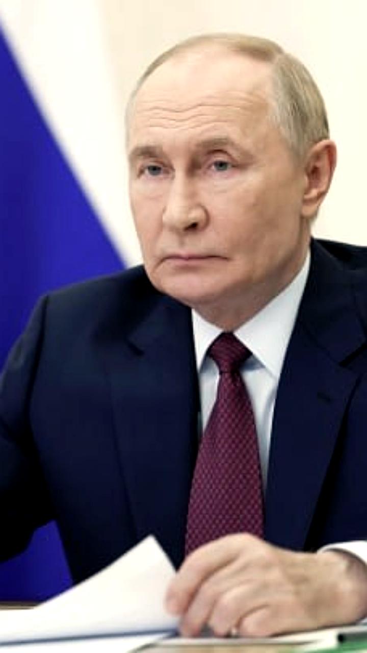 Путин поручил увеличить выплаты по земским программам до 2 млн рублей с 2027 года