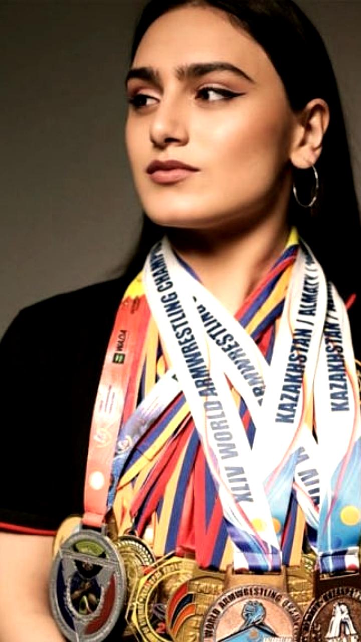 Мариам Саркисян из ЕГМУ стала чемпионкой мира по армрестлингу в Болгарии