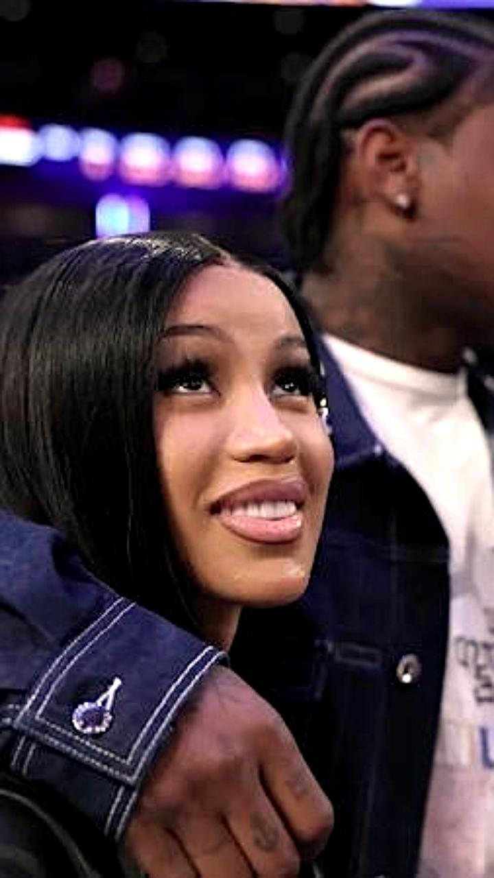 Карди Би ожидает четвертого ребенка от футболиста Стеффлона Диггза