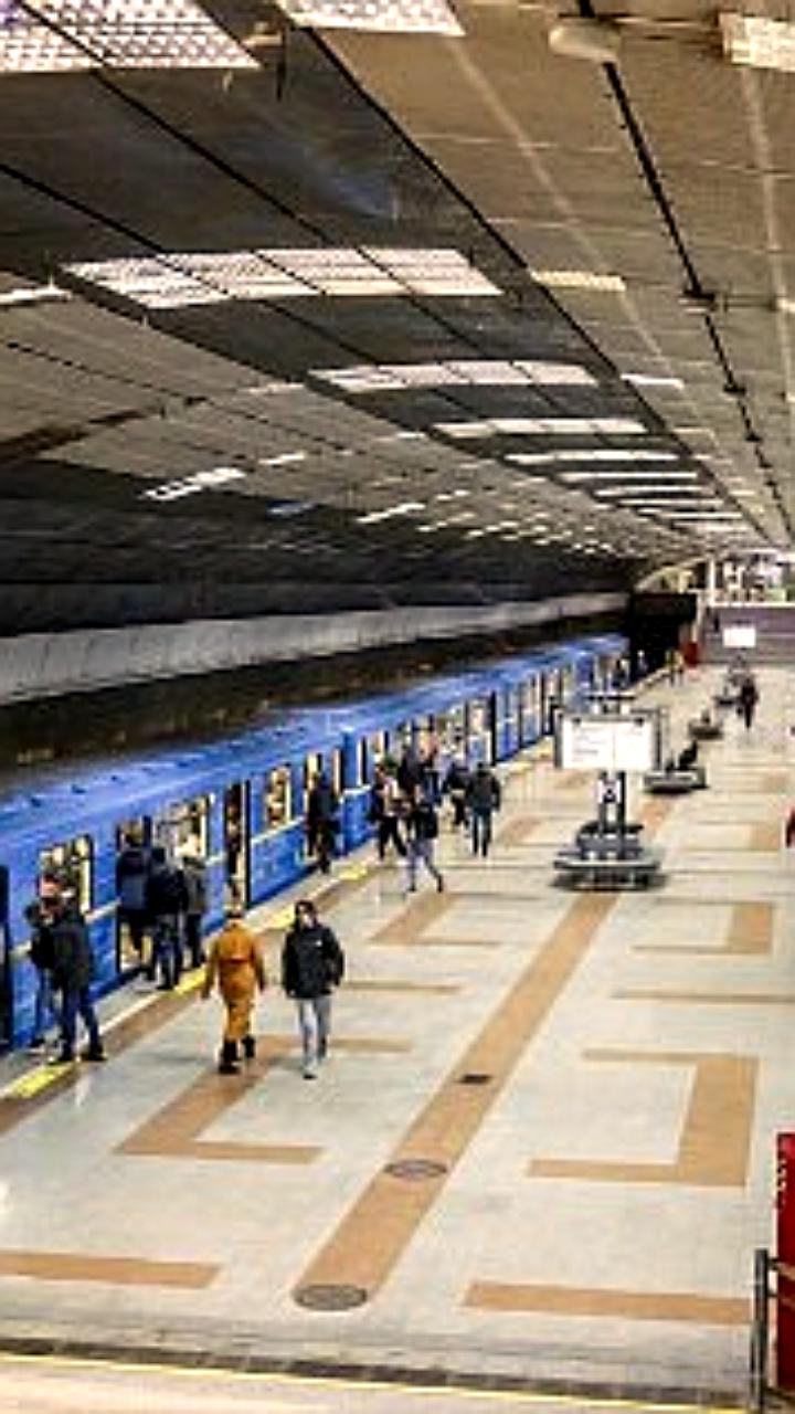 Пятивагонный поезд метро успешно доставлен из Мытищ в Новосибирск