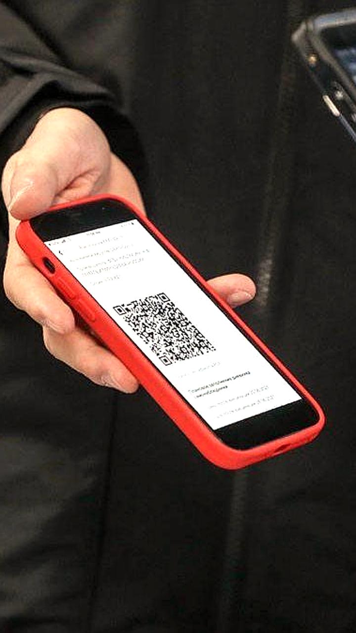 Госуслуги внедряют QR-коды для замены бумажных паспортов