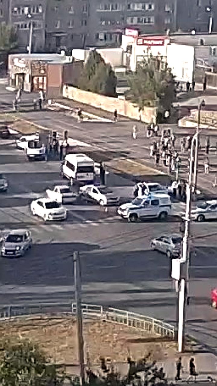 Маршрутка сбила девочку на самокате в Волжском
