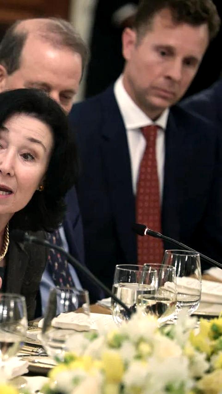 Oracle назначает Клея Магуирка и Майка Сицилия новыми генеральными директорами