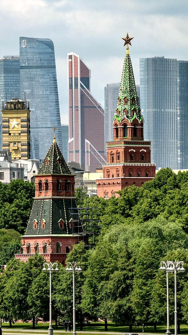 Российская экономика демонстрирует устойчивость в условиях санкций, заявляет Дмитрий Песков