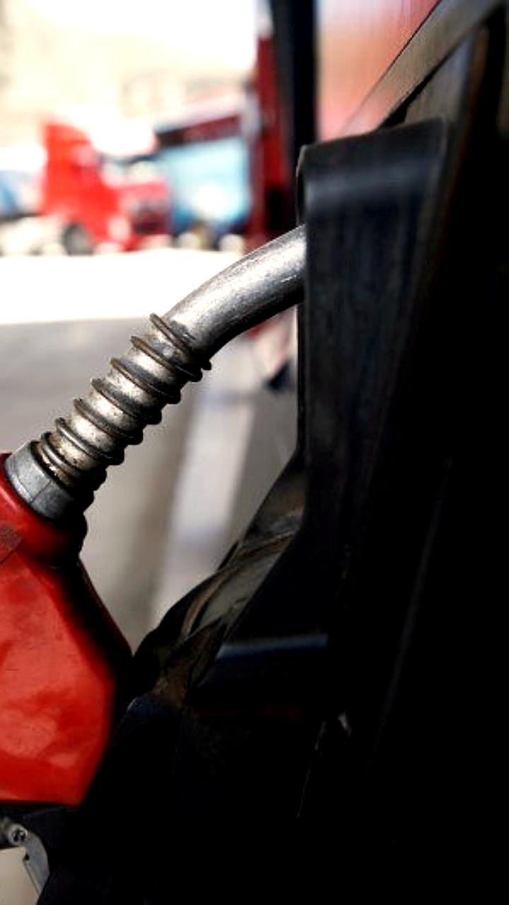 Нефть дешевеет пятый день подряд на фоне роста глобальных поставок и ожиданий избытка