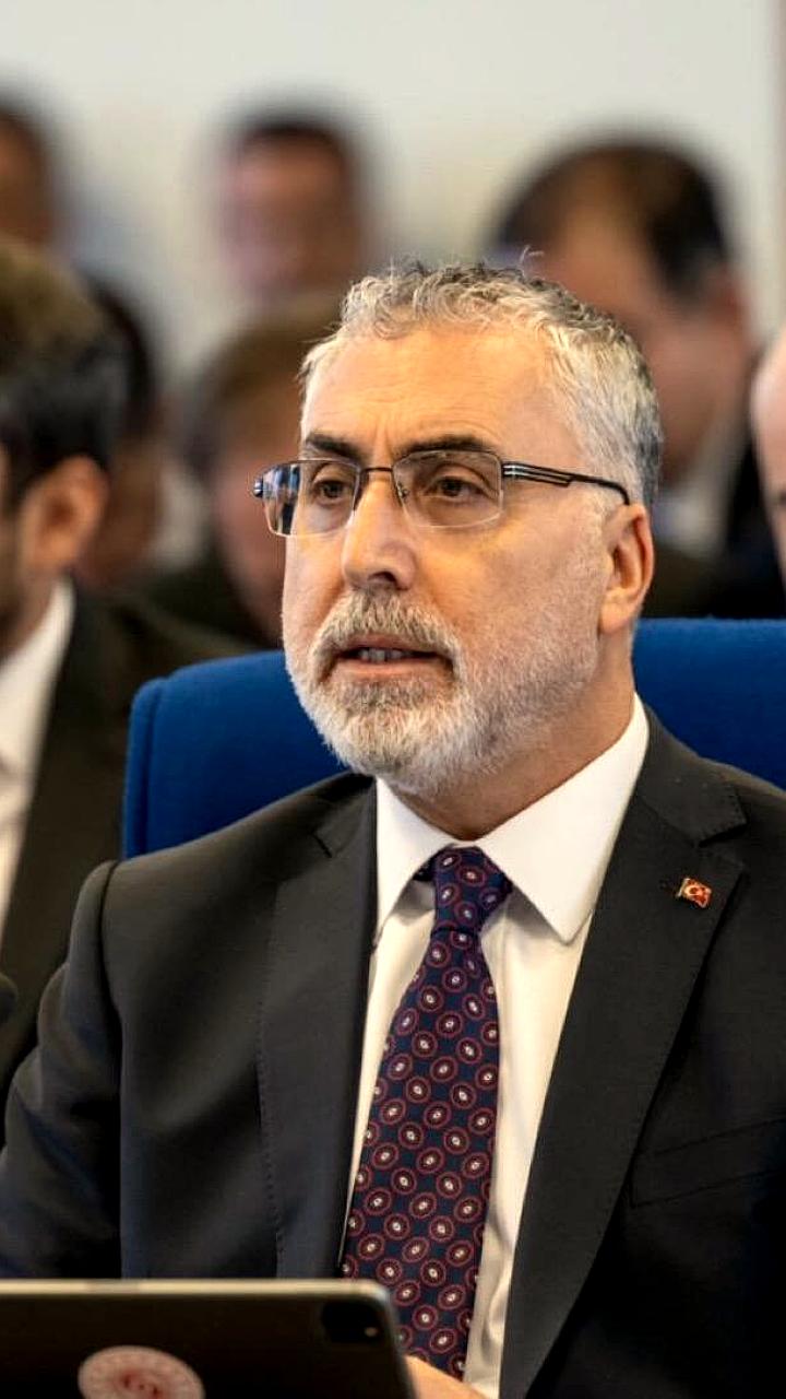 Министр труда Турции подтвердил выплаты пенсий пенсионерам в сложных условиях