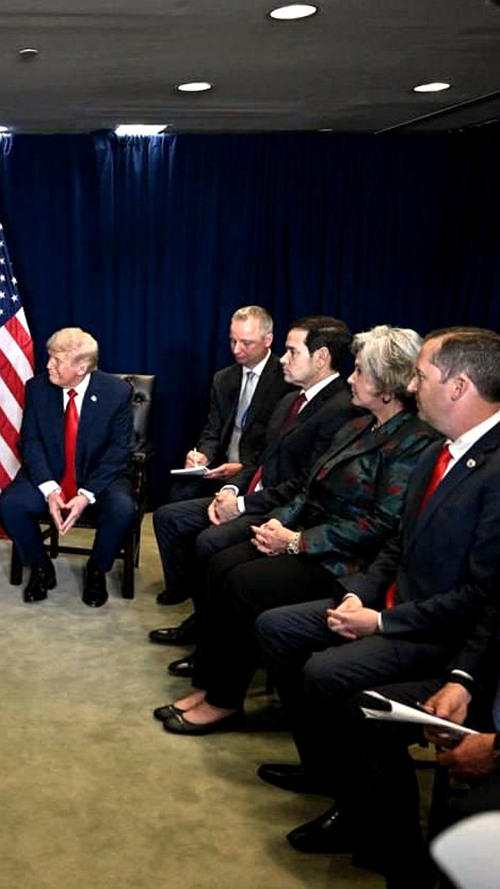Президент Узбекистана поддержал Трампа на Нобелевскую премию мира