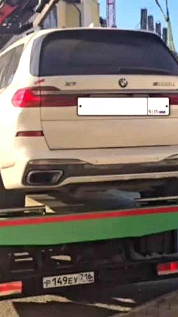 Должник из Казани оставил BMW под окнами приставов и потерял автомобиль