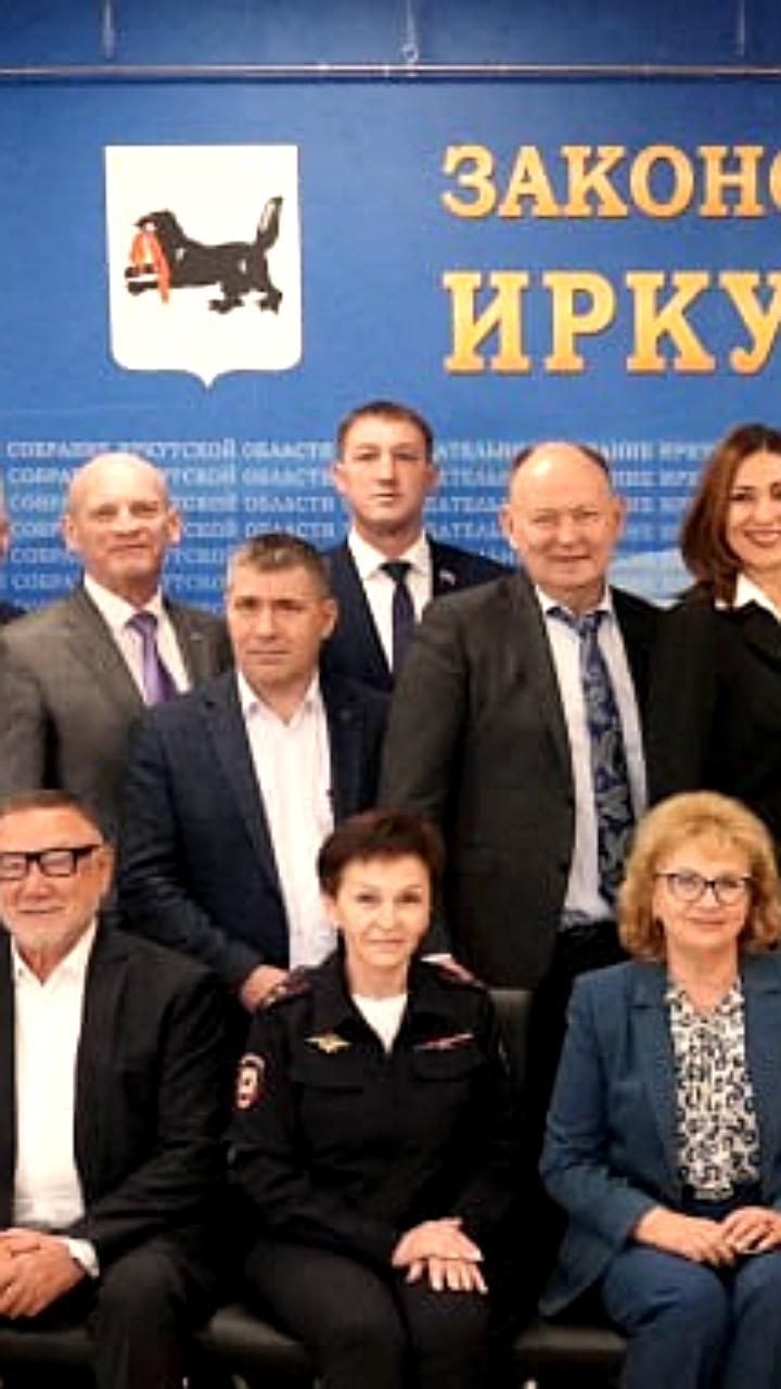 В Иркутской области 15 многодетных отцов награждены знаком 'Отцовская доблесть'