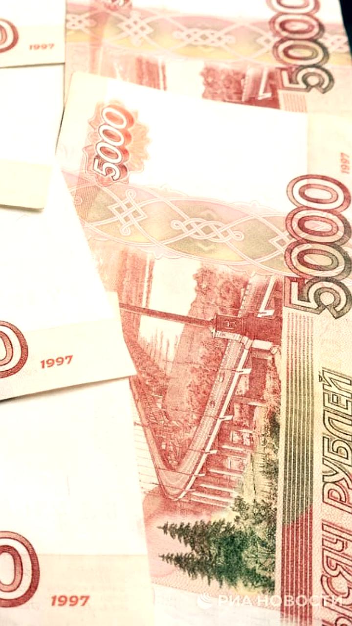 Срок службы российских банкнот: 10 лет для 2000 и 5000 рублей, 3 года для 50 и 100 рублей