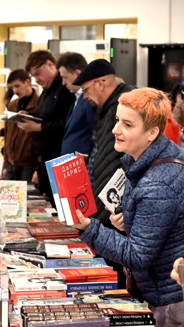 Круглый стол в Рязани: обсуждение поддержки книжной отрасли на фестивале 'Читающий мир'