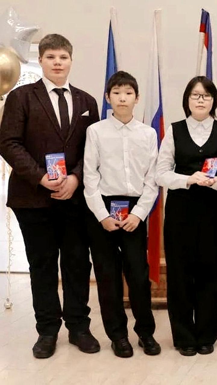 Георгий Степанов провел урок государственности для школьников Якутска