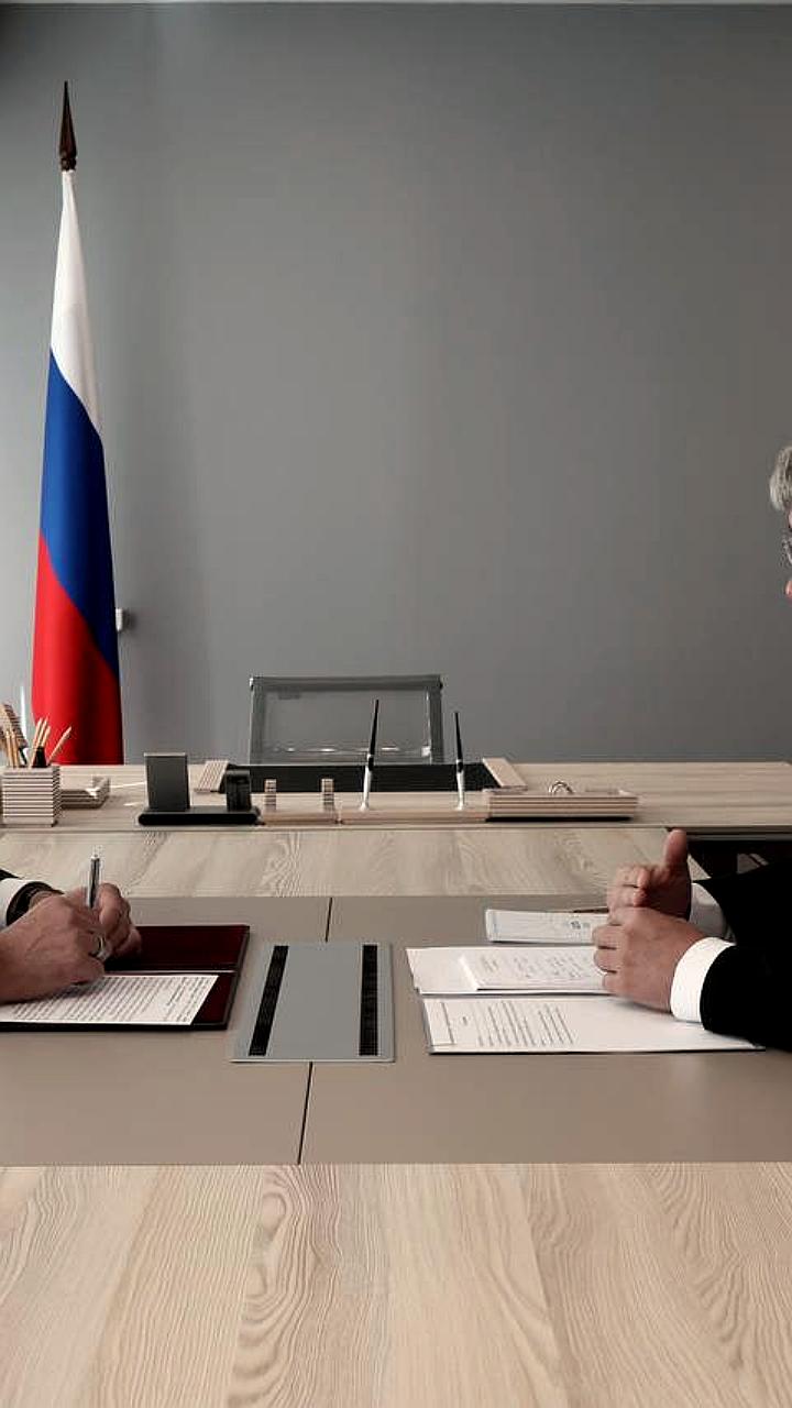 Дмитрий Чернышенко и Владислав Ховалыг обсудили вопросы на Международном буддийском форуме