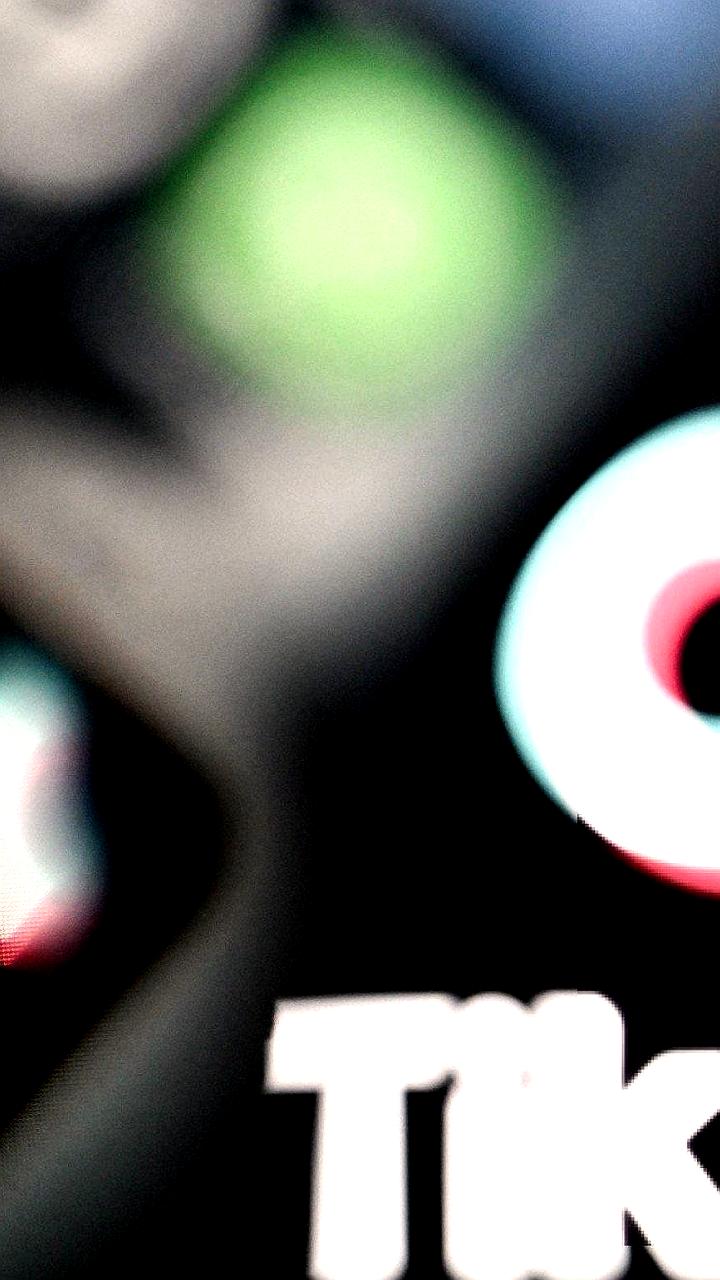В Чехии расследуют влияние пророссийских ботов в TikTok на выборы