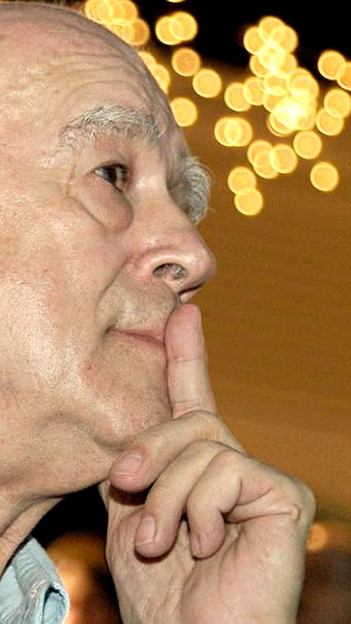 Скончался журналист Виталий Коротич, возглавлявший журнал 'Огонек'