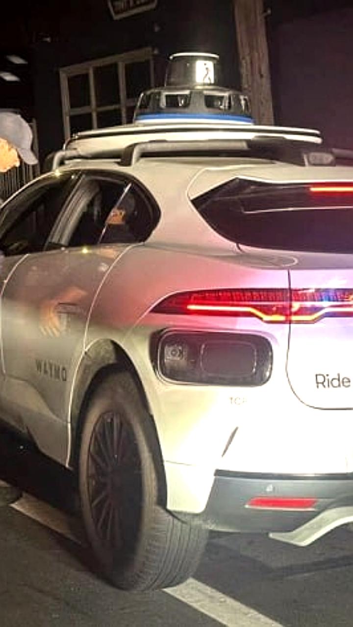 Полиция Сан Бруно остановила беспилотное такси Waymo для проверки правил дорожного движения