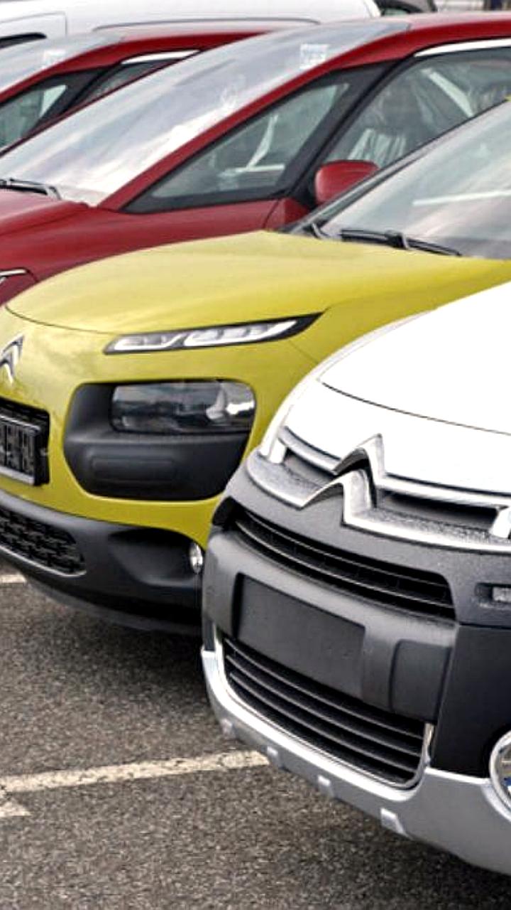 Эстония начнет продажу брошенных автомобилей на границе с Россией с октября