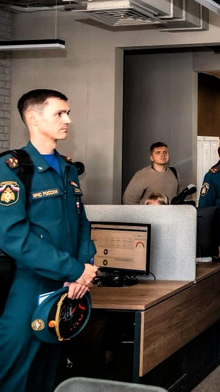 Александр Куренков представил нового советника Юрия Журавлева в МЧС России