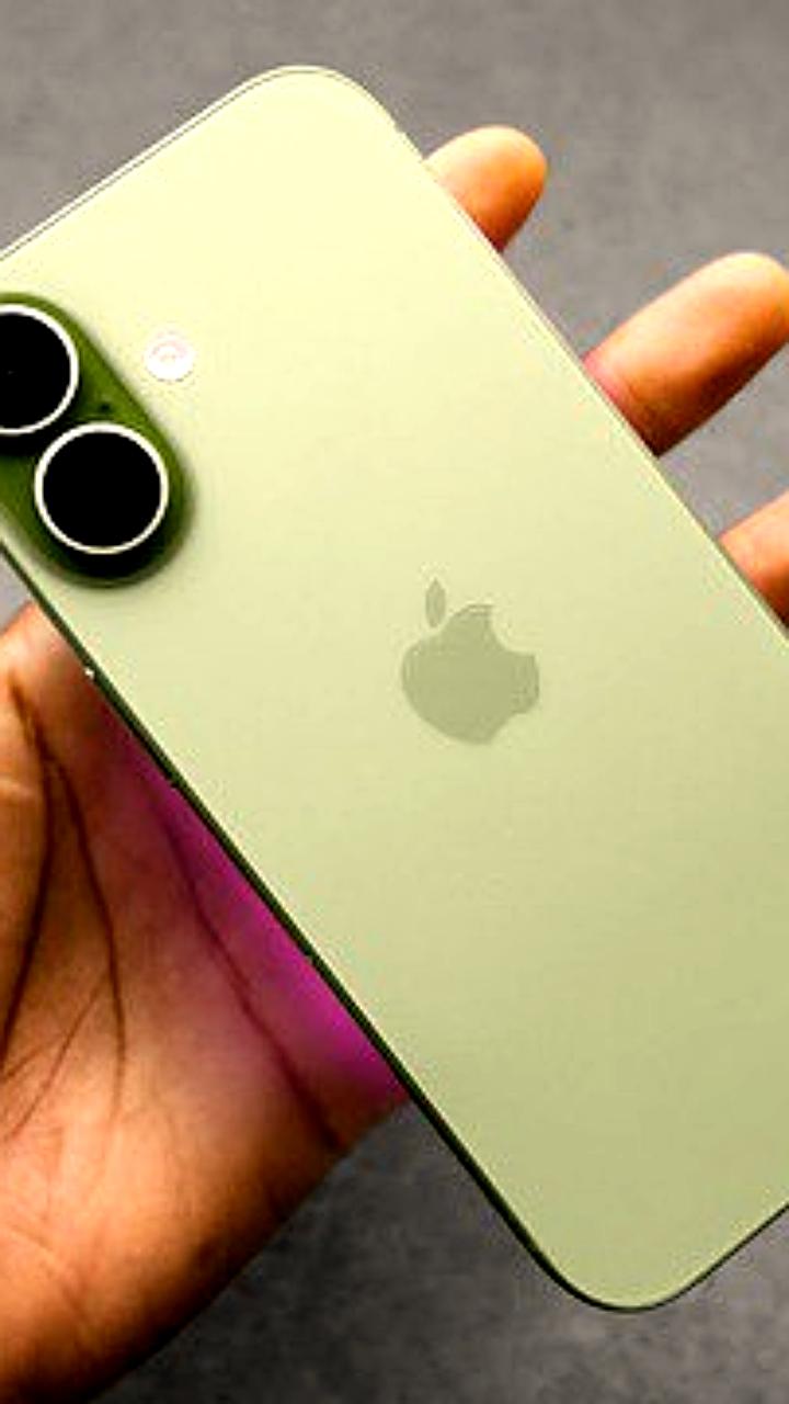 Стартовый спрос на iPhone 17 превзошел ожидания, а Маркес Браунли назвал его лучшим за годы